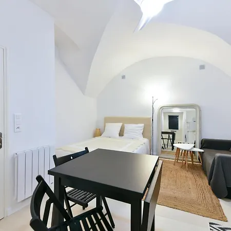 L'esperance Joli Petit Situe Dans Le Suquet, Proche Des Commerces, Palais Et Plages Cannes